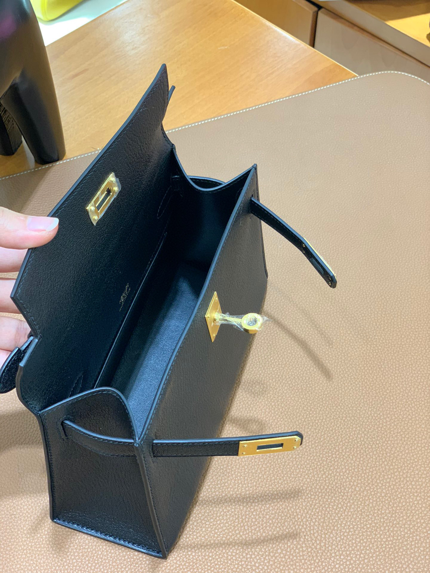 Hermes Kelly Pochette 22CM 山羊皮 黑色 金扣 手拿包