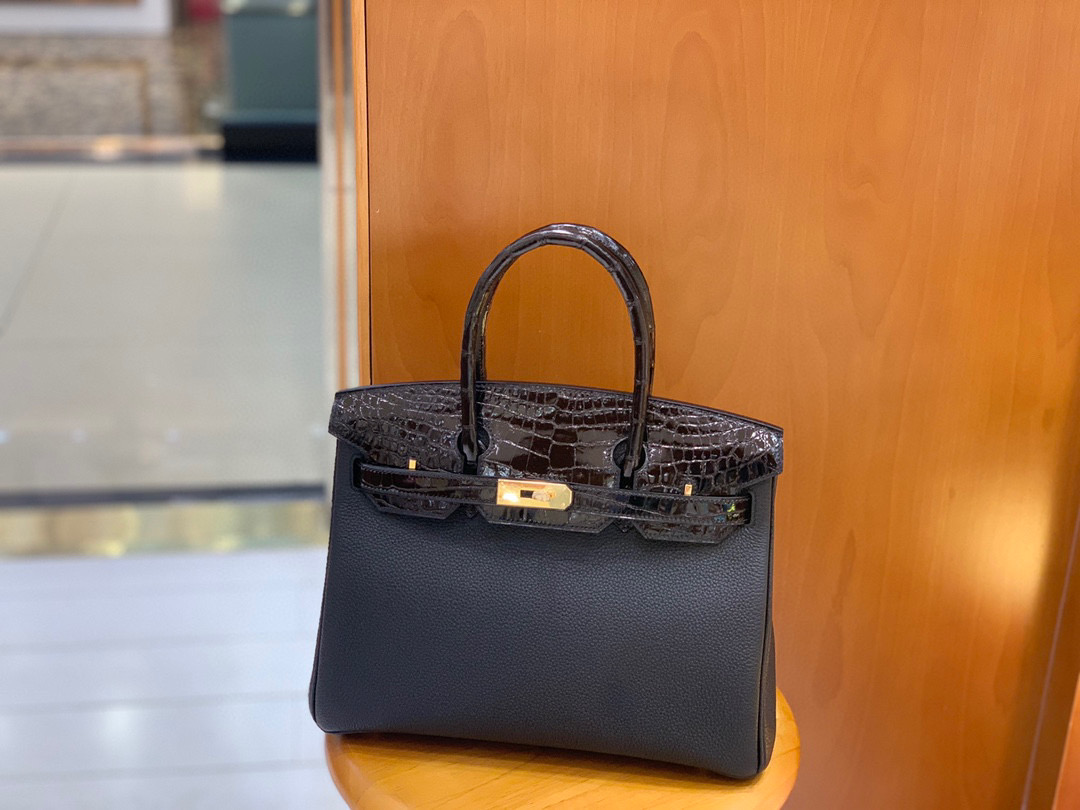 Hermès（爱马仕） 铂金包 Birkin Touch 30CM  全手工 黑色 亮面鳄鱼 金扣