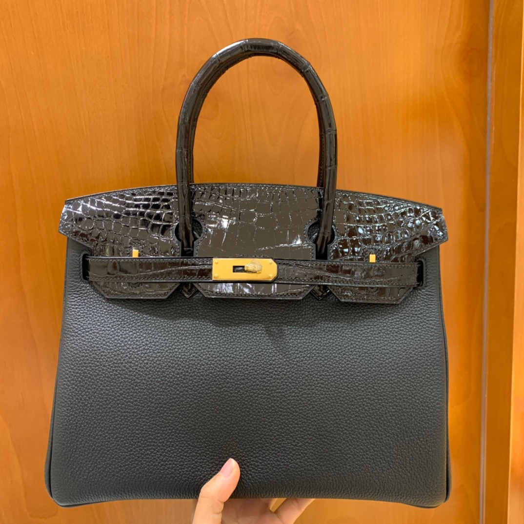 Hermès（爱马仕） 铂金包 Birkin Touch 30CM  全手工 黑色 亮面鳄鱼 金扣