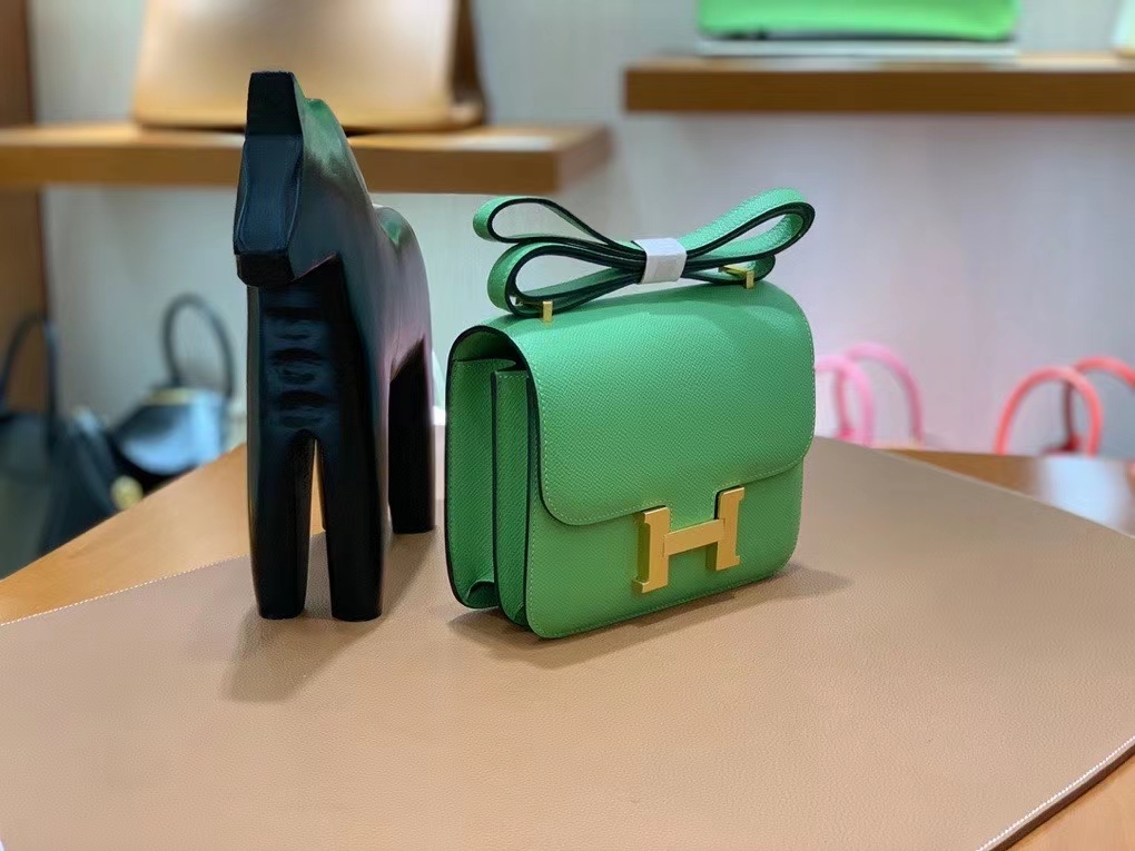Hermès（爱马仕）Constance 空姐包 epsom 牛油果绿 金扣 19cm 现货