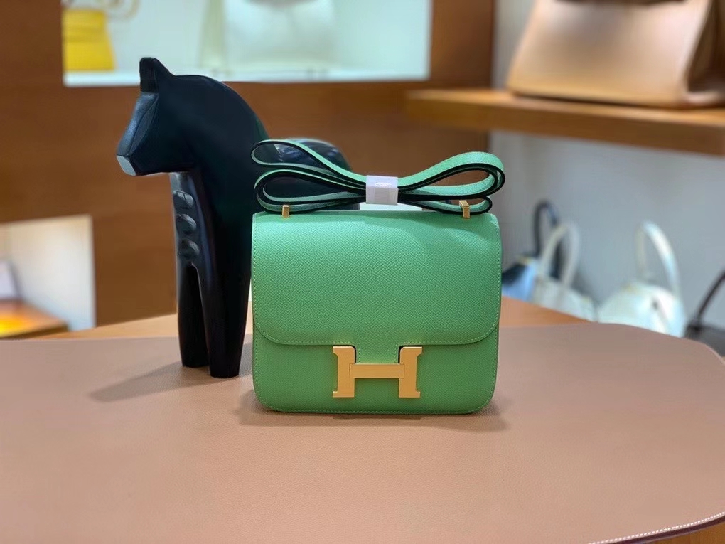 Hermès（爱马仕）Constance 空姐包 epsom 牛油果绿 金扣 19cm 现货