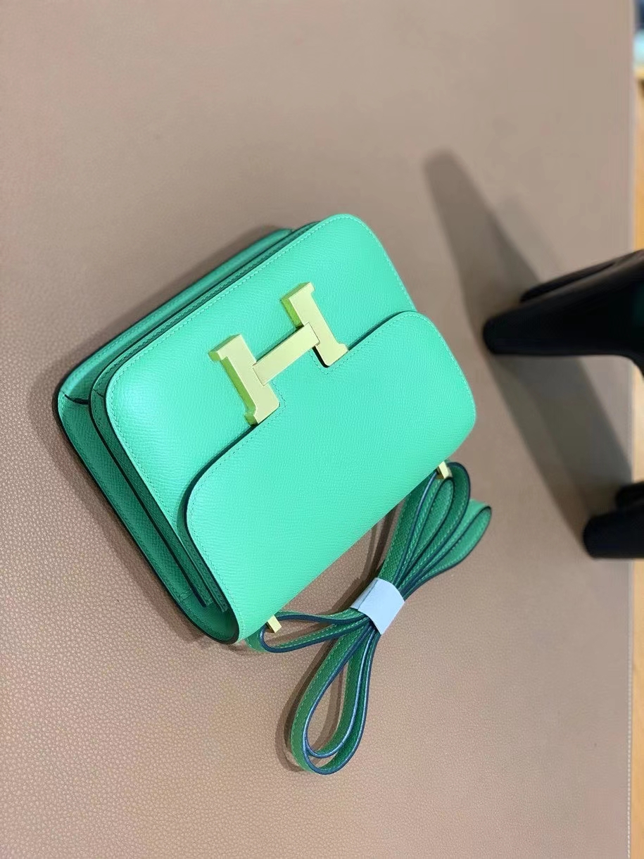 Hermès（爱马仕）Constance 空姐包 epsom 牛油果绿 金扣 19cm 现货