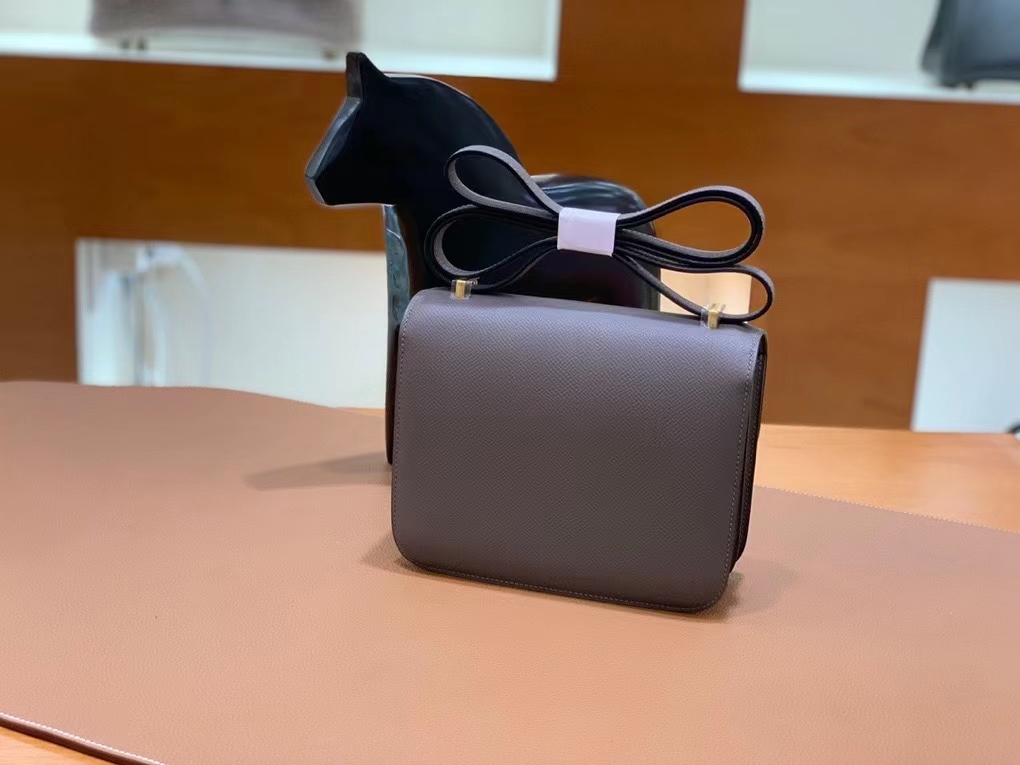 Hermès（爱马仕）Constance 空姐包 epsom 锡器灰 19cm 金扣 现货