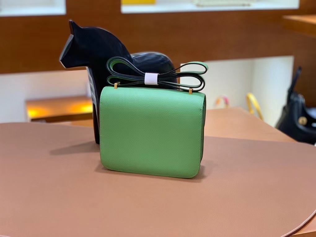 Hermès（爱马仕）Constance 空姐包 epsom 牛油果绿 金扣 19cm 现货