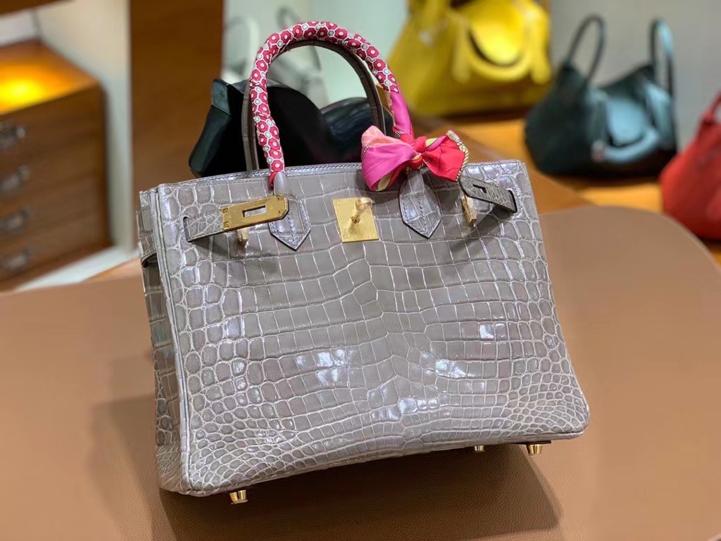 Hermès（爱马仕）Birkin 铂金包 亮面 尼罗鳄 斑鸠灰 金扣 30cm 现货