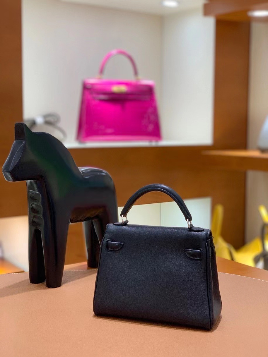 Hermès（爱马仕）Kelly doll swift 黑色 拼 石榴红 16cm 银扣 现货