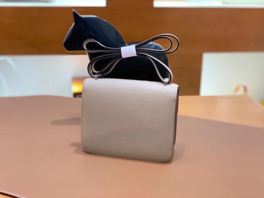 Hermès（爱马仕）Constance 空姐包 epsom 斑鸠灰 银扣 19cm 现货