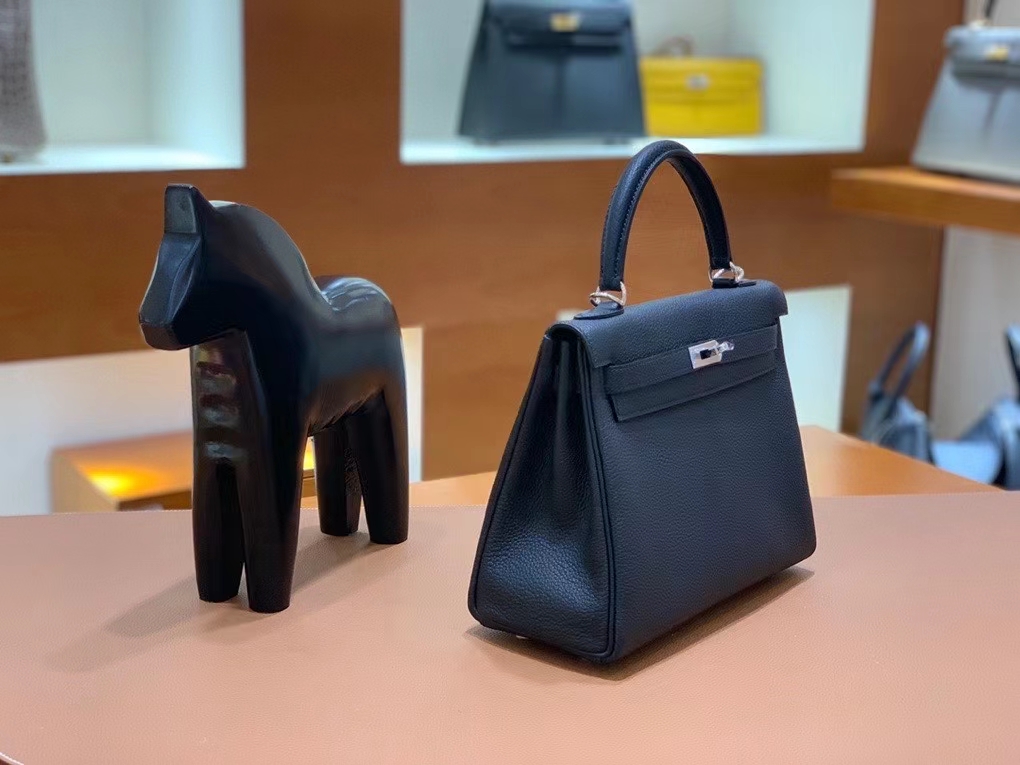 Hermès（爱马仕）Kelly 凯莉包 Togo 黑色 银扣 25cm