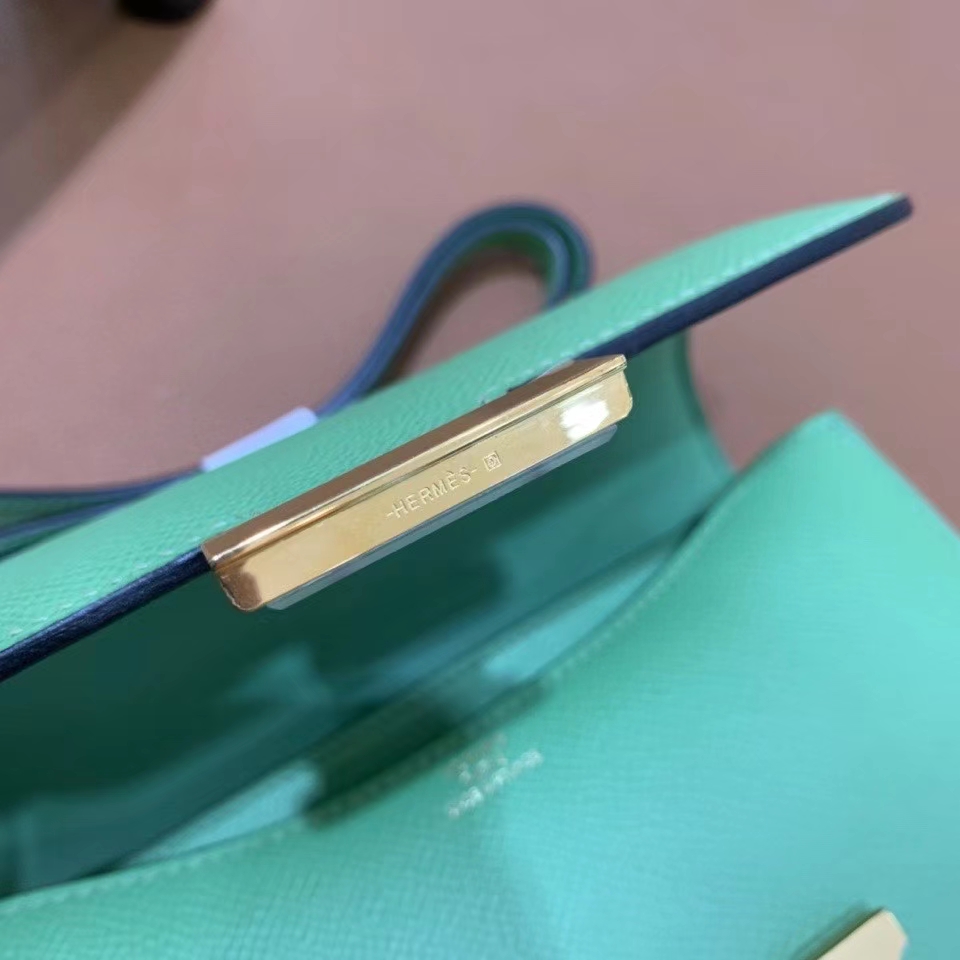 Hermès（爱马仕）Constance 空姐包 epsom 牛油果绿 金扣 19cm 现货