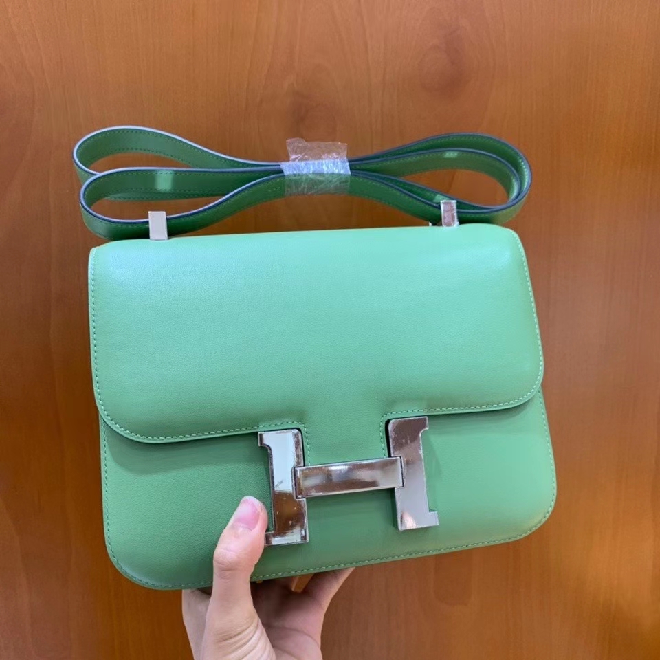 Hermès（爱马仕）Constance 空姐包 epsom 牛油果绿 银扣 24cm 现货