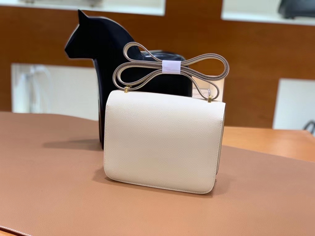 Hermès（爱马仕）Constance 空姐包 epsom 奶昔白 19cm 金扣 现货