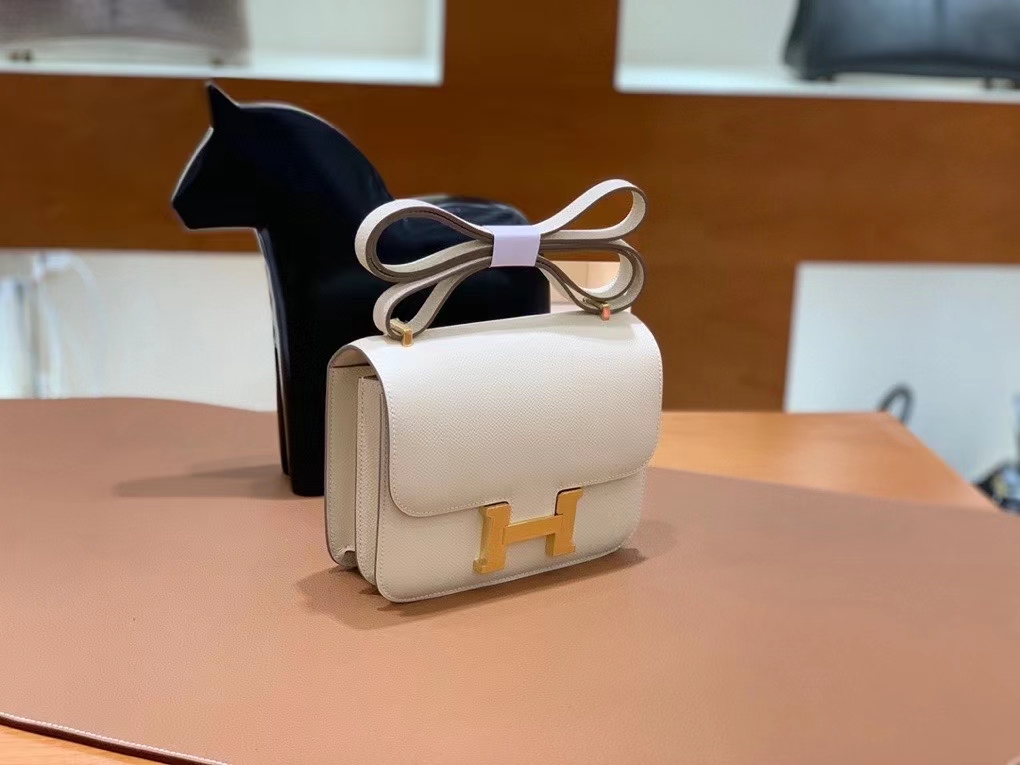 Hermès（爱马仕）Constance 空姐包 epsom 奶昔白 19cm 金扣 现货