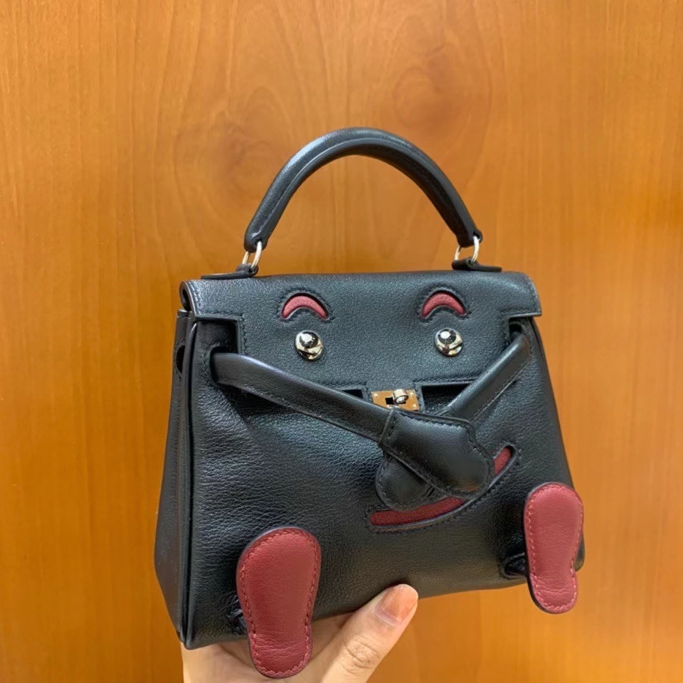 Hermès（爱马仕）Kelly doll swift 黑色 拼 石榴红 16cm 银扣 现货