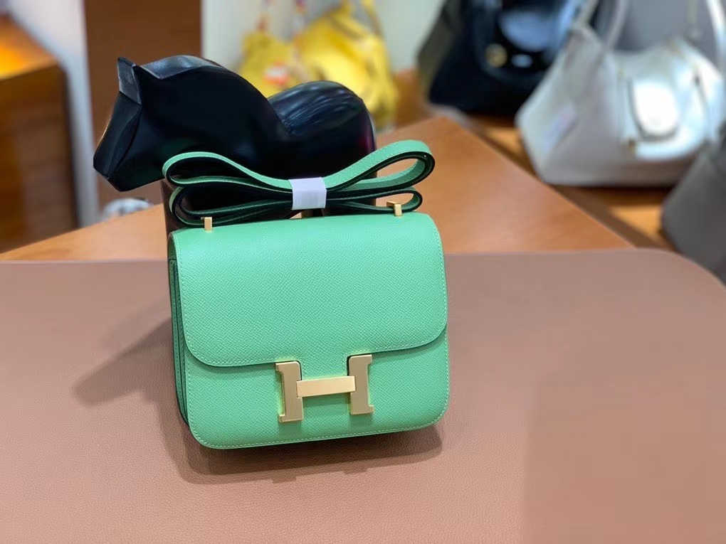Hermès（爱马仕）Constance 空姐包 epsom 牛油果绿 金扣 19cm 现货