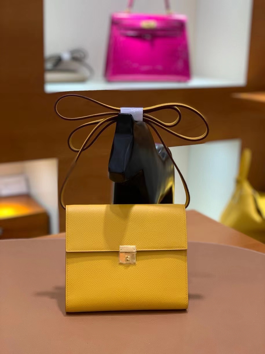 Hermès（爱马仕）clice 挎包 Epsom 琥珀黄 金扣 16cm 现货