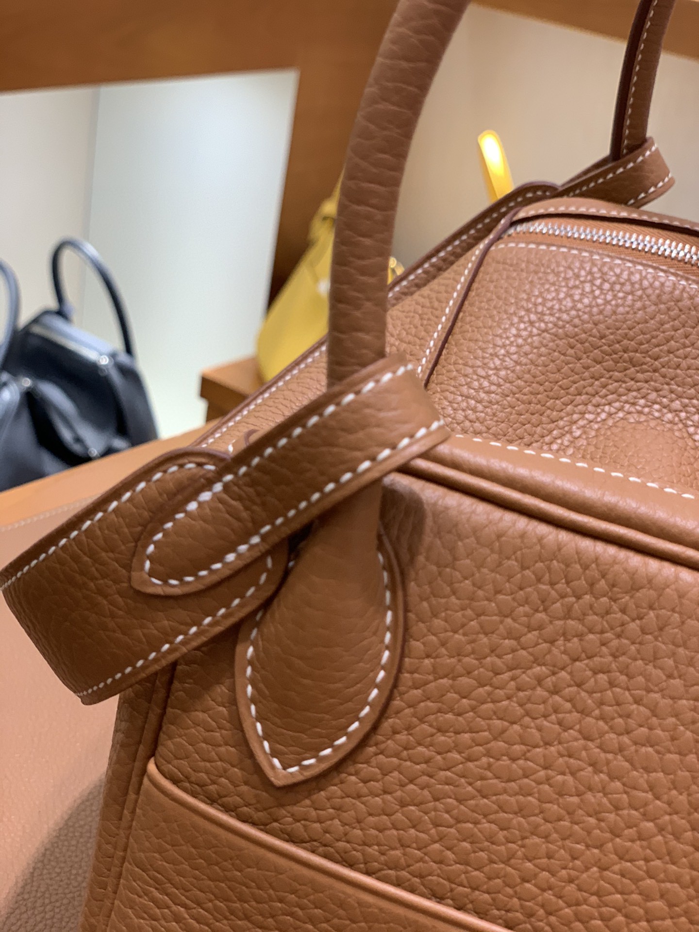 Hermès（爱马仕）Lindy 琳迪包 TC 金棕色 银扣 26cm 现货