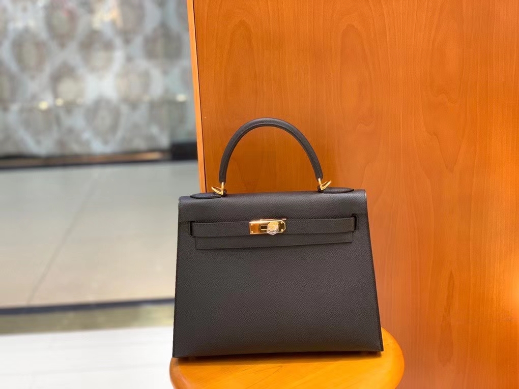 Hermès（爱马仕）Kelly 凯莉包 Epsom皮 黑色 28cm 金扣 现货