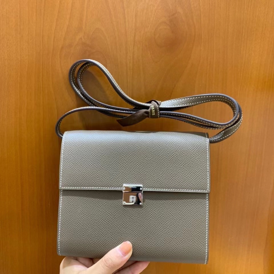 Hermès（爱马仕）clice 挎包 Epsom 大象灰 银扣 16cm