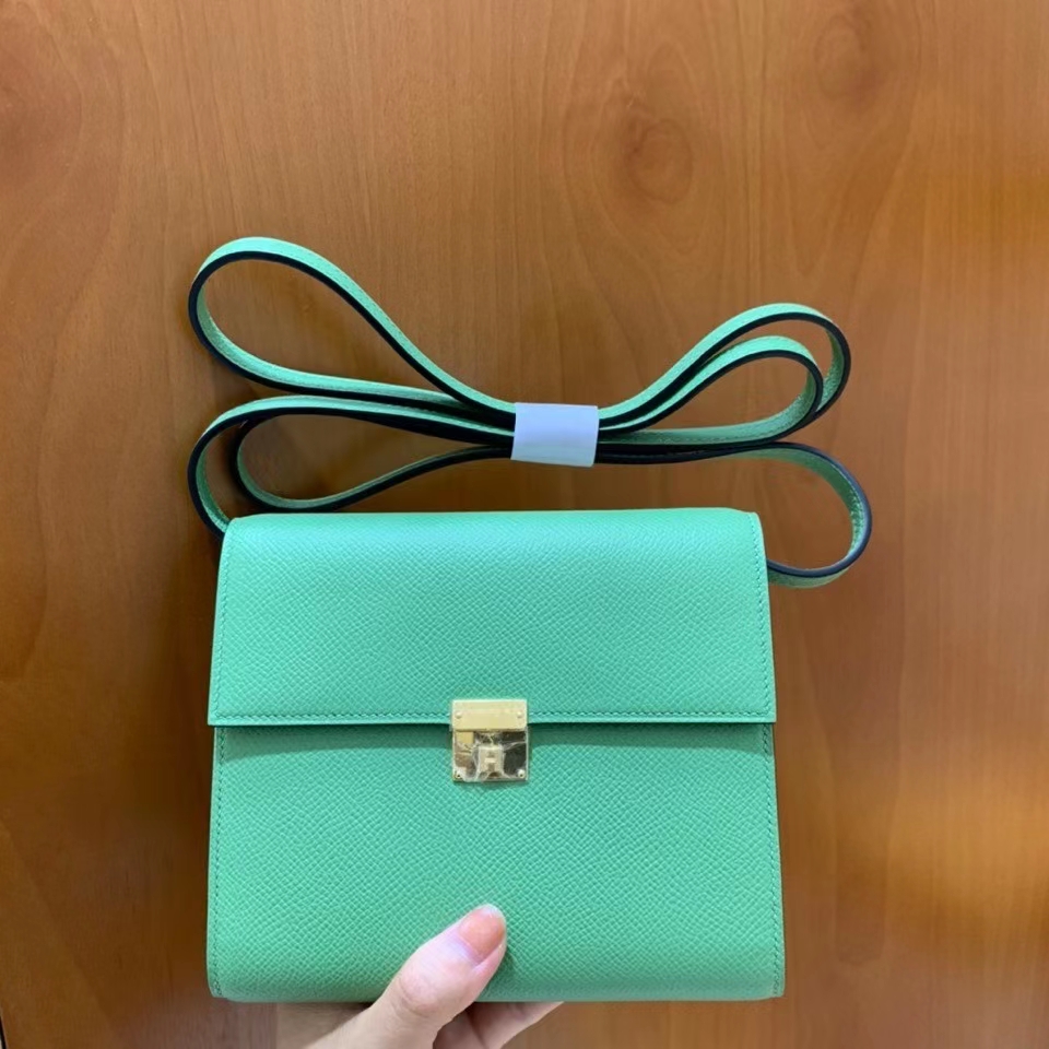 Hermès（爱马仕）clice 挎包 Epsom 牛油果绿 金扣 16cm 现货