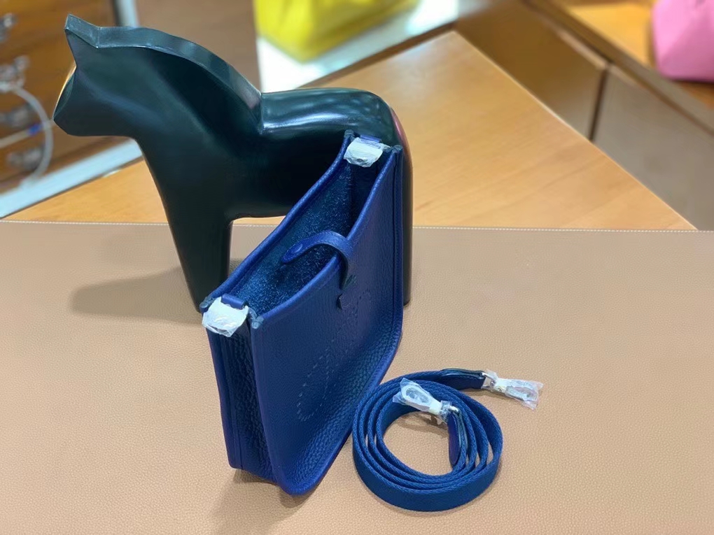 Hermès（爱马仕）TC 宝石蓝 Evelyne 16cm 银扣 现货