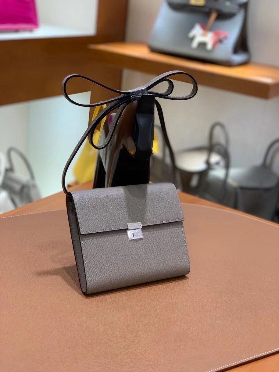 Hermès（爱马仕）clice 挎包 Epsom 沥青灰 银扣 16cm 现货