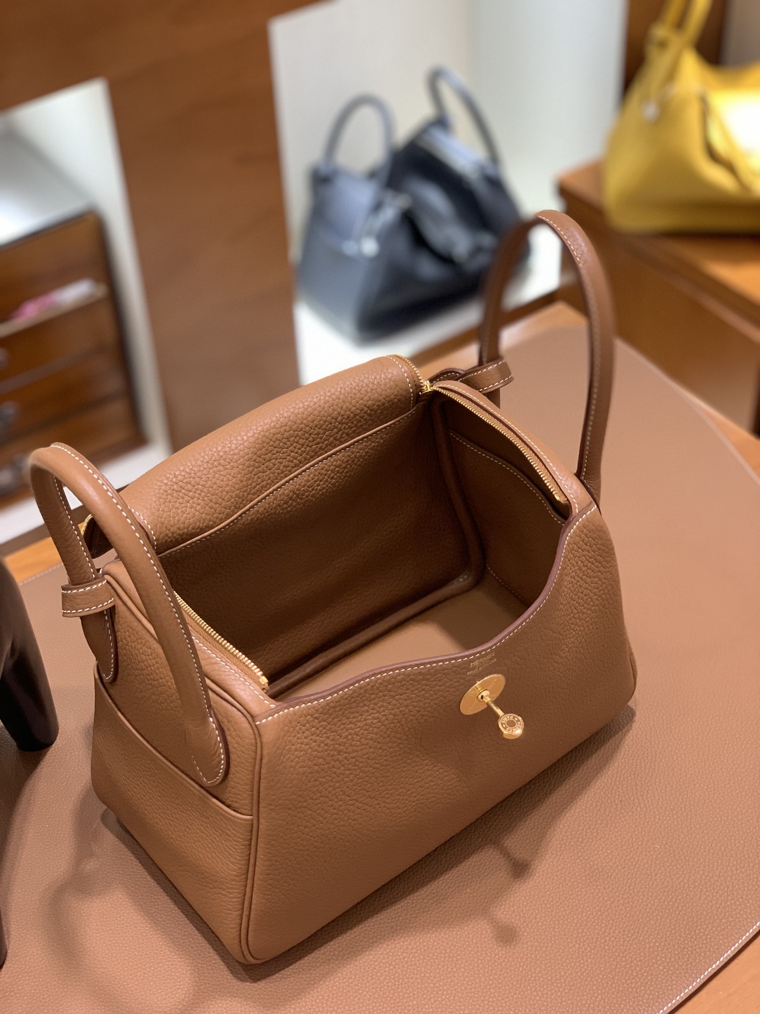 Hermès（爱马仕）Lindy 琳迪包 TC 金棕色 金扣 26cm 现货