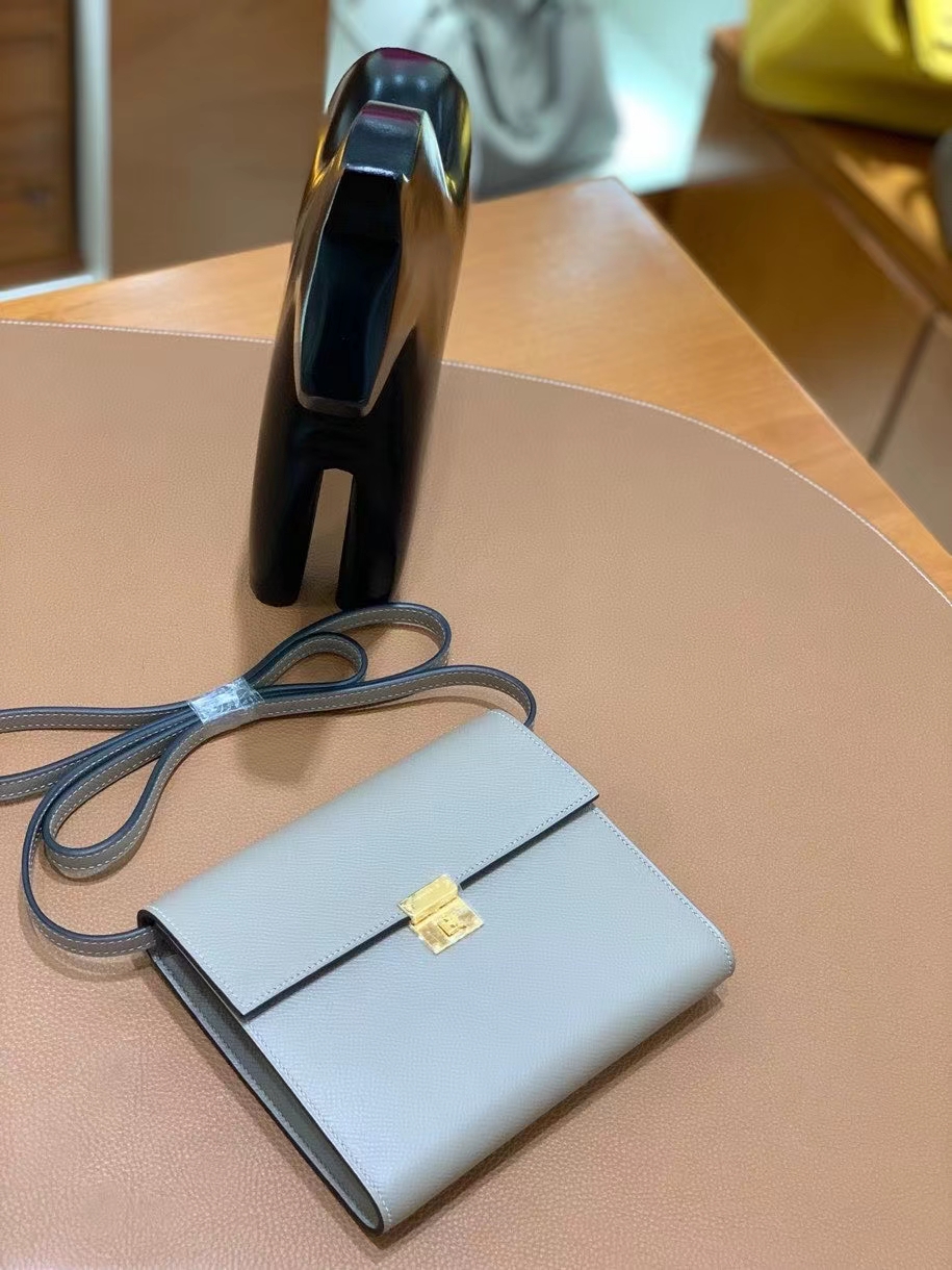 Hermès（爱马仕）clice 挎包 Epsom 沥青灰 金扣 16cm 现货