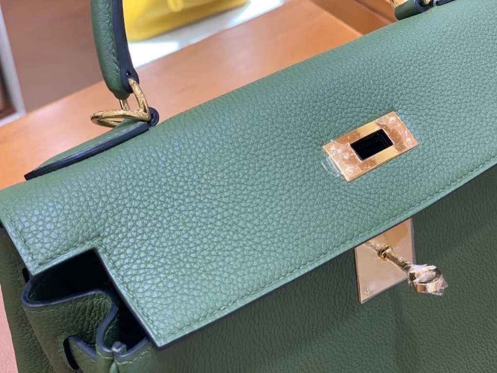Hermès（爱马仕）Kelly 凯莉包 Togo 丛林绿 金扣 28cm