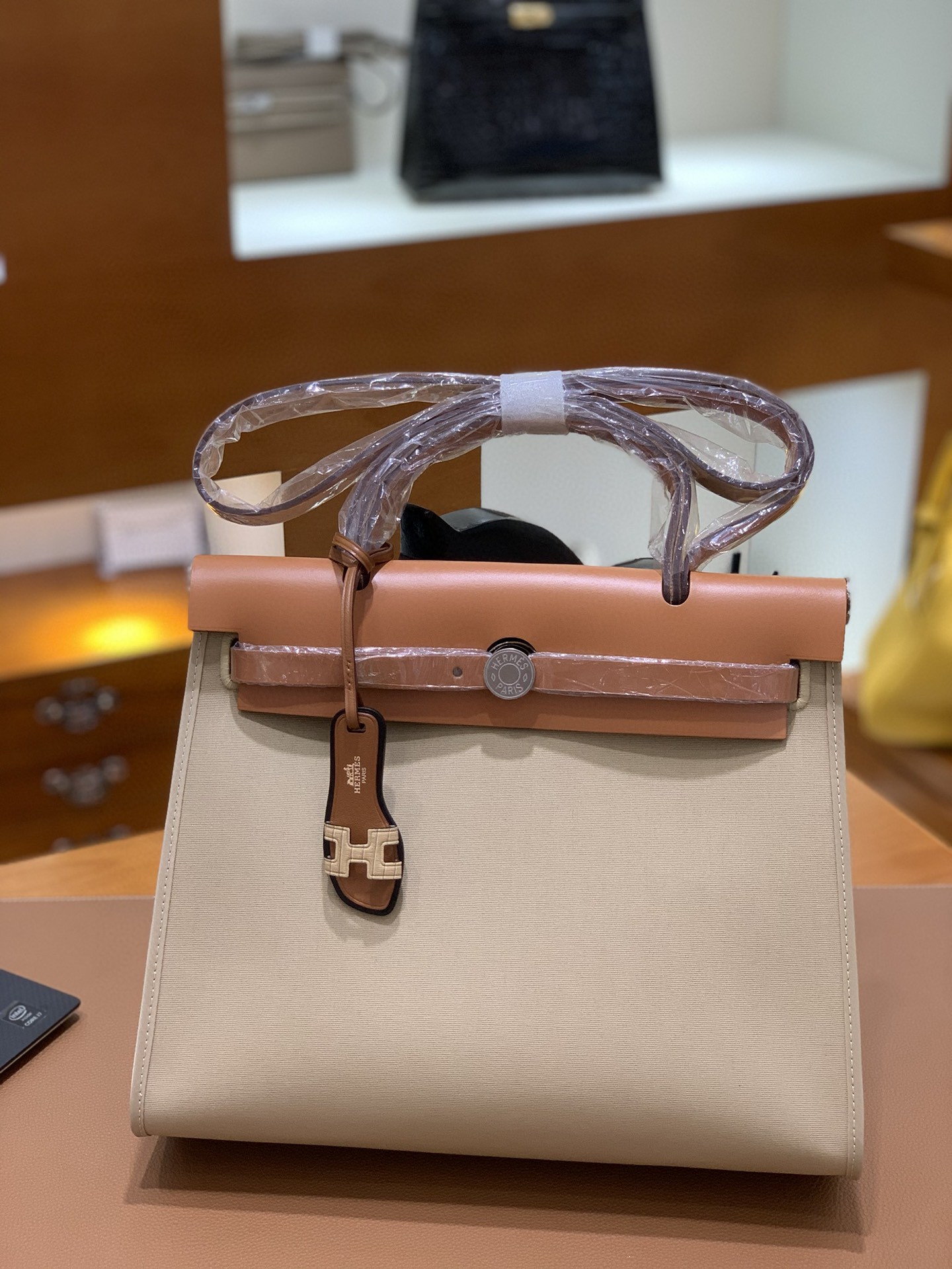 Hermès（爱马仕）Herbag 金棕色拼风衣灰 Box帆布 银扣 31cm