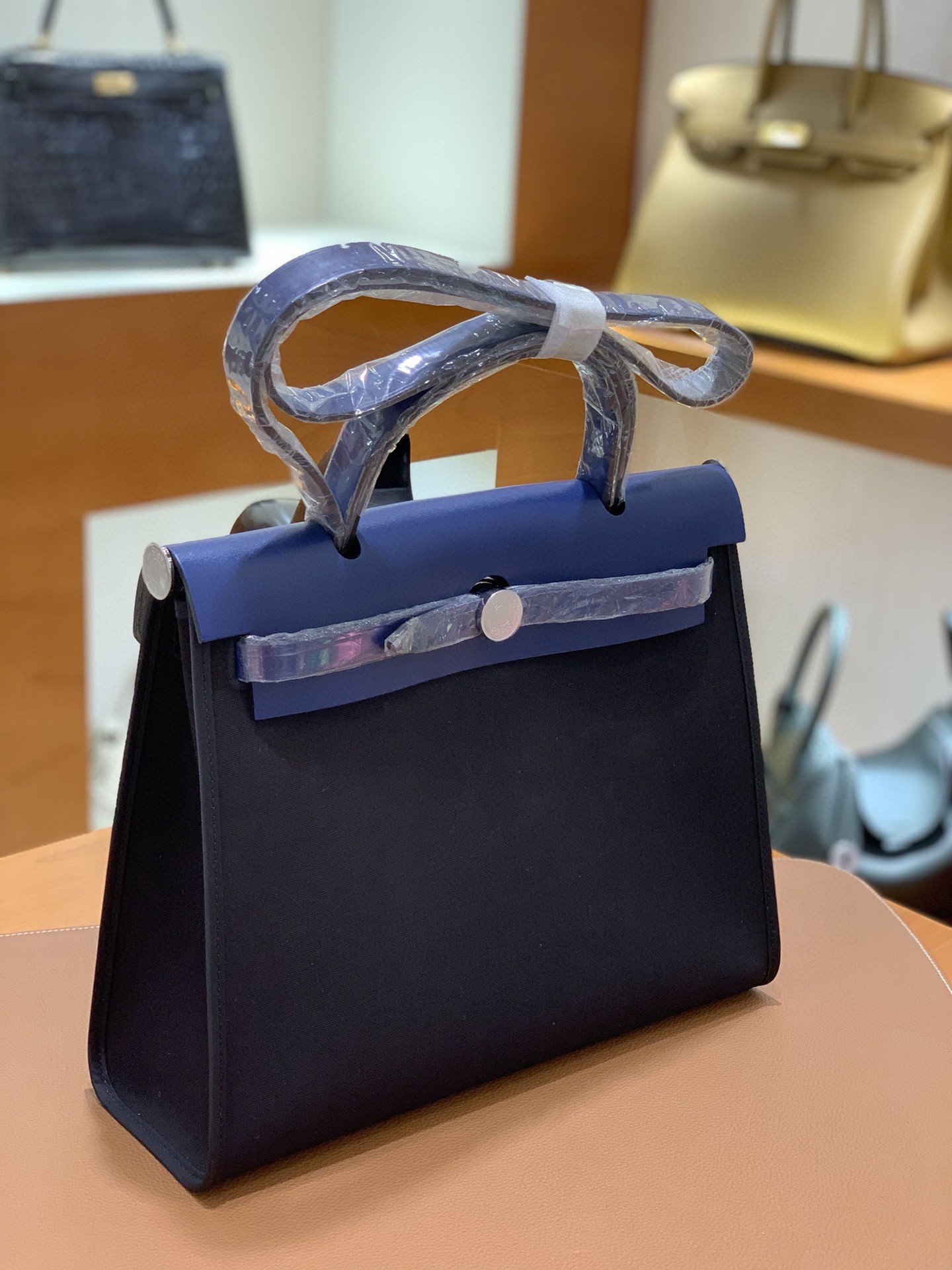 Hermès（爱马仕）Herbag 宝石蓝拼黑色 Box帆布 银扣 31cm