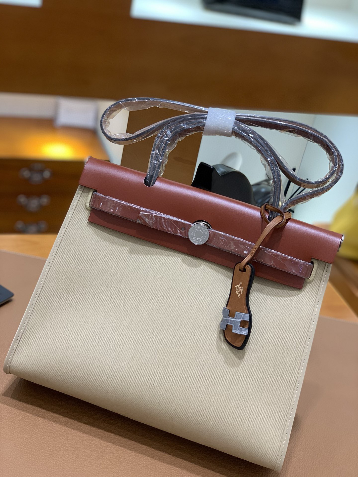 Hermès（爱马仕）Herbag 焦糖色拼风衣灰 Box帆布 银扣 31cm