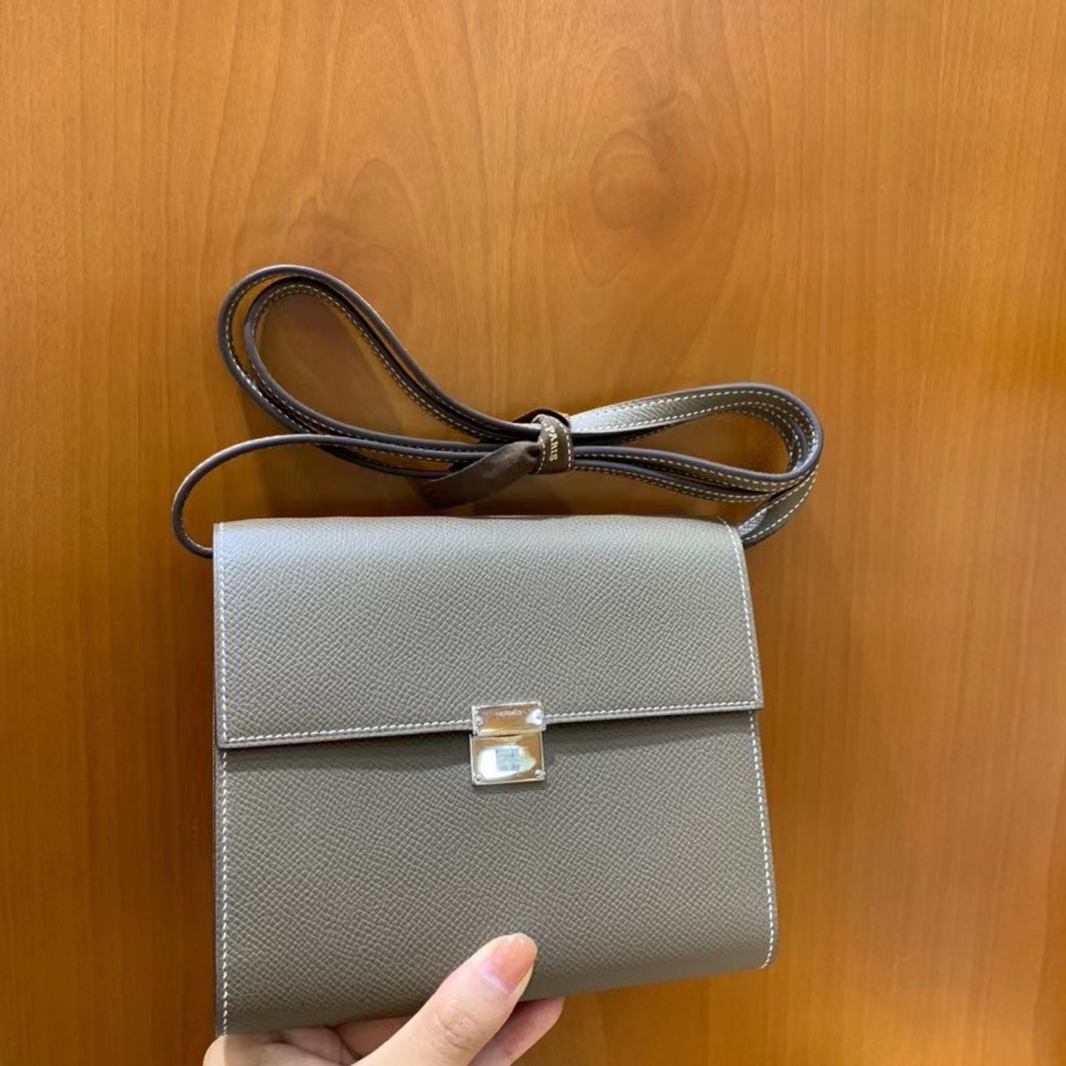 Hermès（爱马仕）clice 挎包 Epsom 大象灰 银扣 16cm