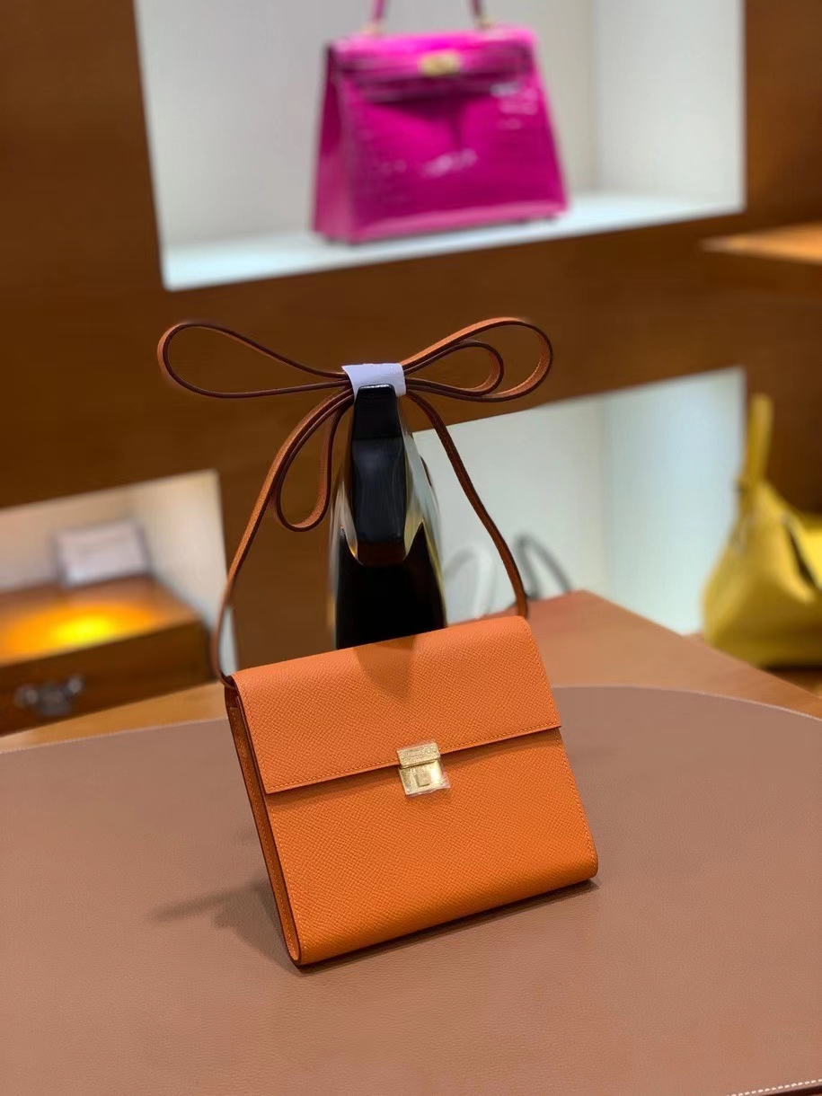 Hermès（爱马仕）clice 挎包 Epsom 橙色 金扣 16cm 现货