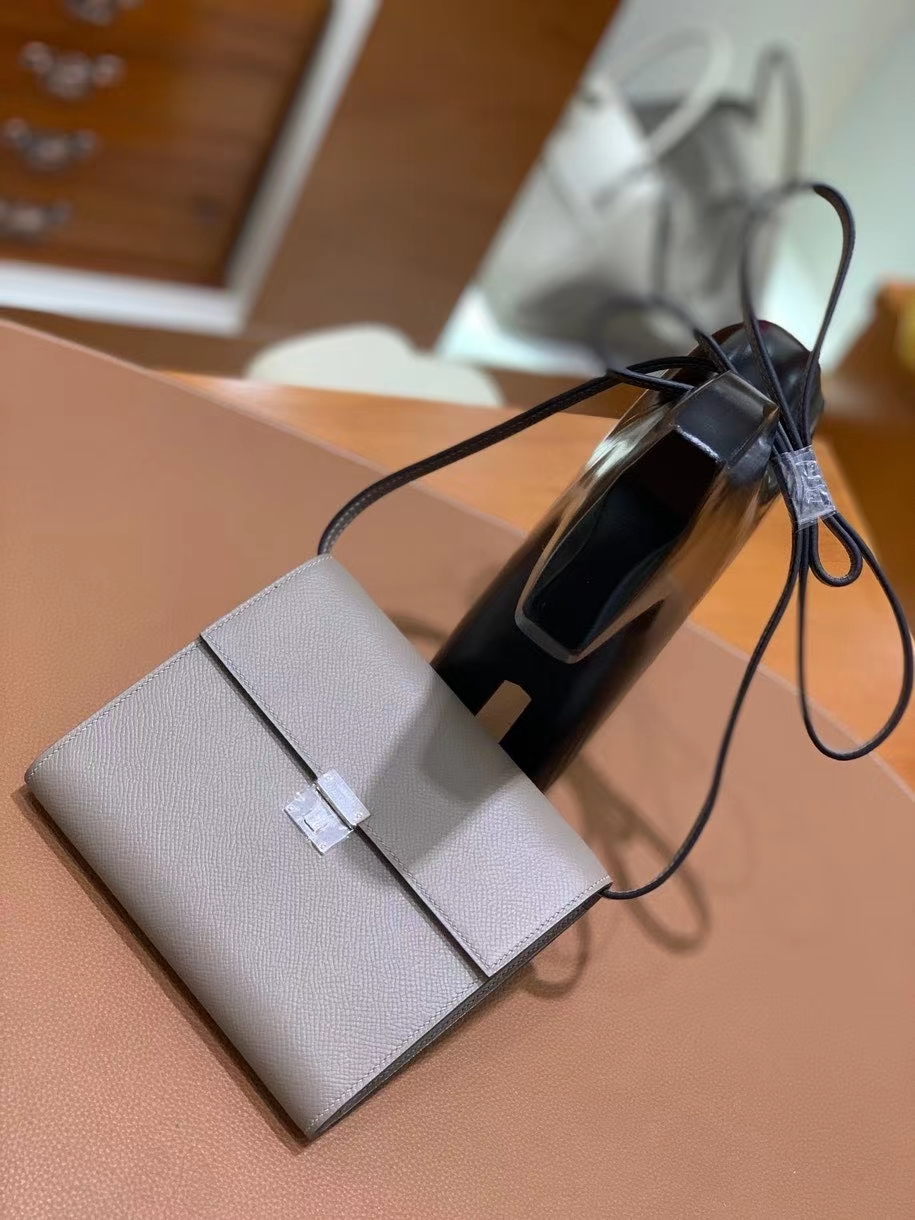 Hermès（爱马仕）clice 挎包 Epsom 沥青灰 银扣 16cm 现货
