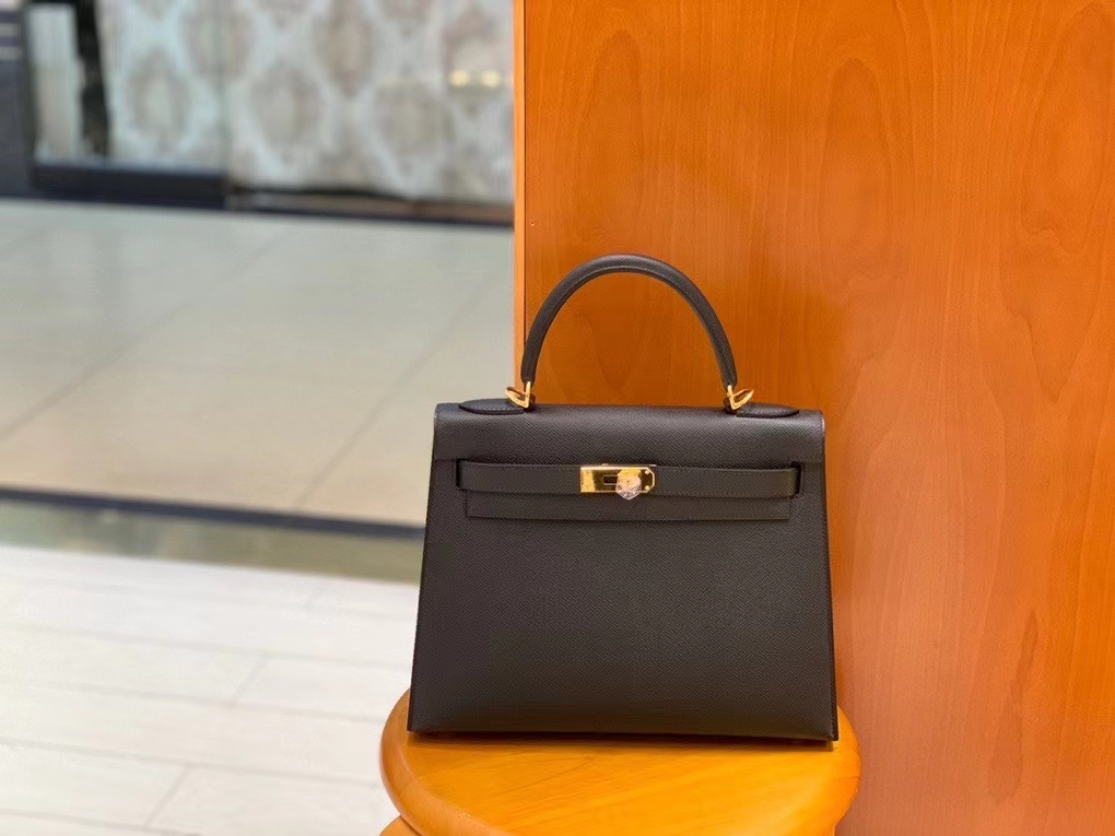 Hermès（爱马仕）Kelly 凯莉包 Epsom皮 黑色 28cm 金扣 现货