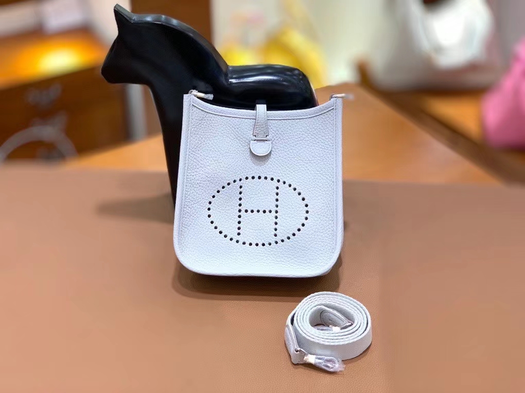 Hermès（爱马仕）TC 冰川白 Evelyne 16cm 银扣 现货