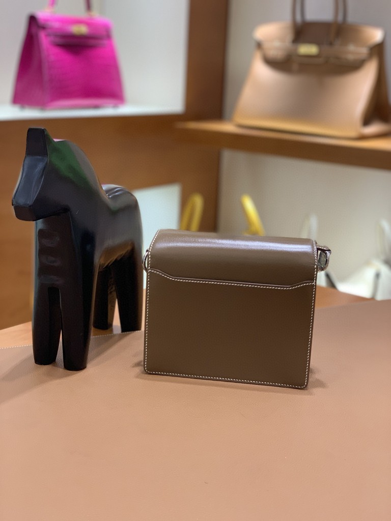 Hermès（爱马仕）Roulis 猪鼻子 Box 大象灰 18cm 银扣 现货