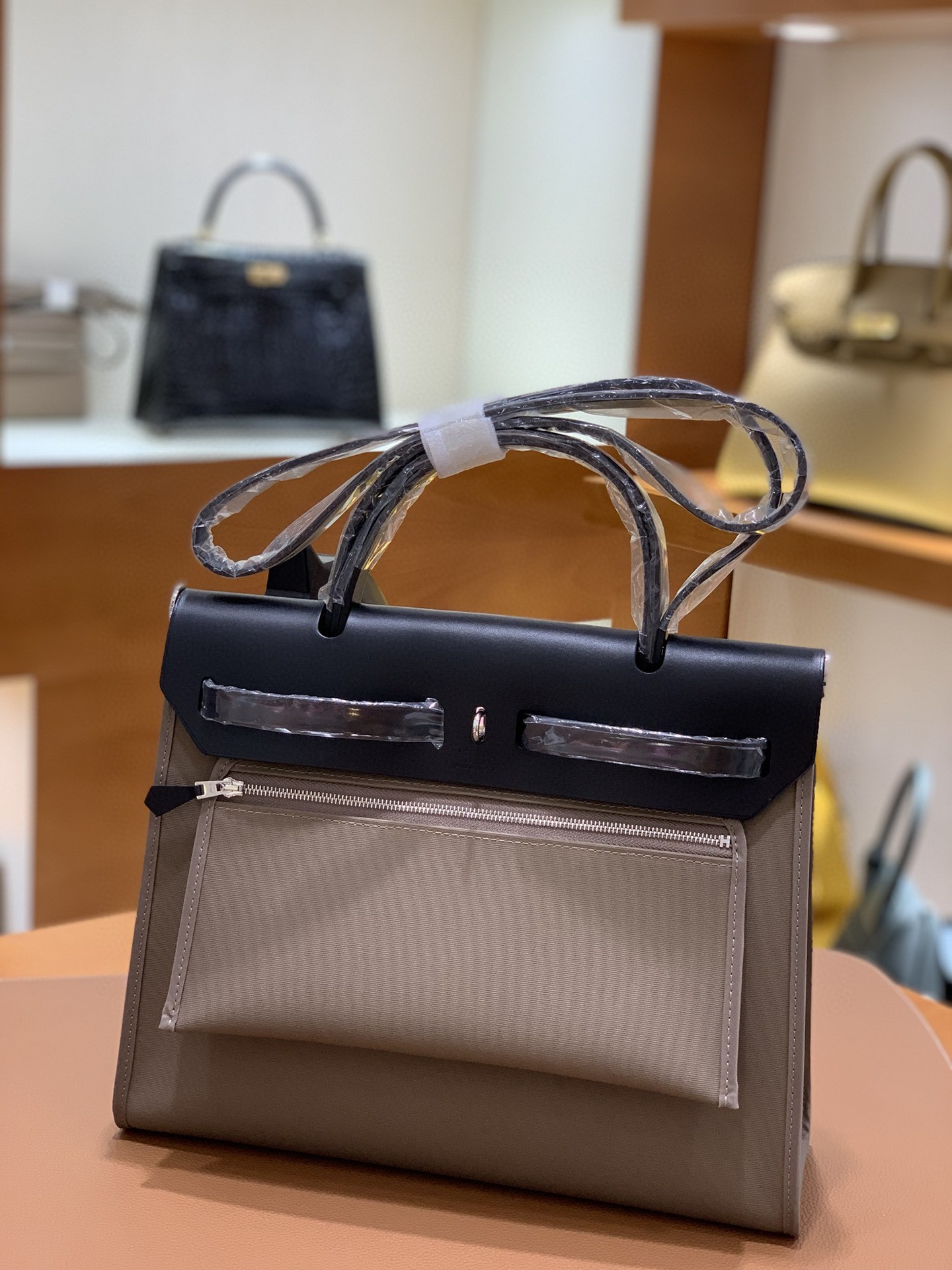 Hermès（爱马仕）Herbag 黑色拼大象灰 Box帆布 银扣 31cm