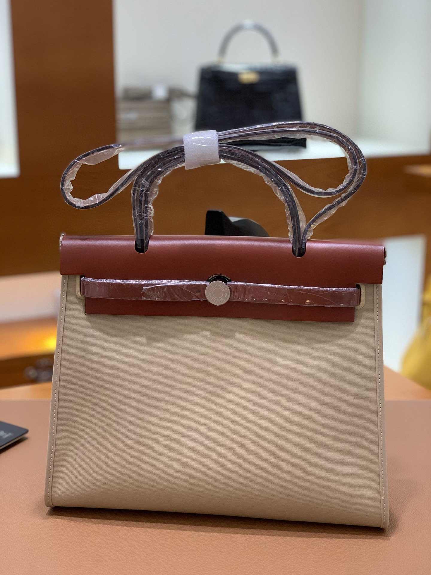 Hermès（爱马仕）Herbag 焦糖色拼风衣灰 Box帆布 银扣 31cm