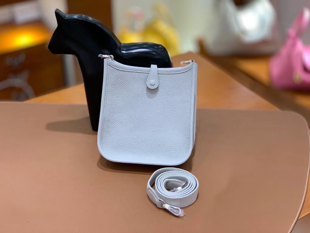 Hermès（爱马仕）TC 冰川白 Evelyne 16cm 银扣 现货