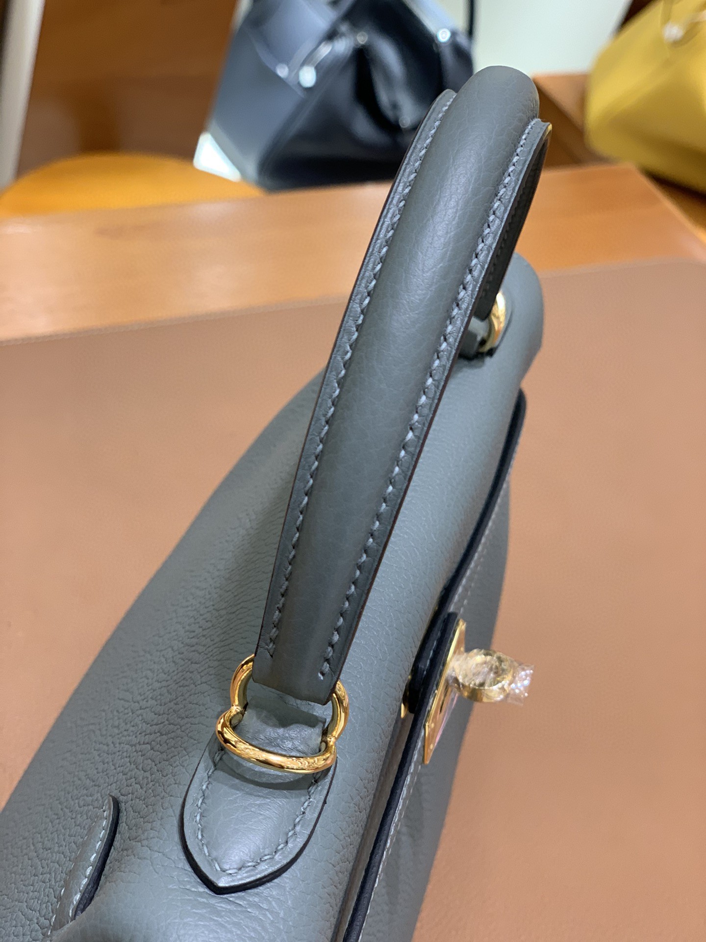 Hermès（爱马仕）Kelly 凯莉包 Togo 杏仁绿 金扣 25cm