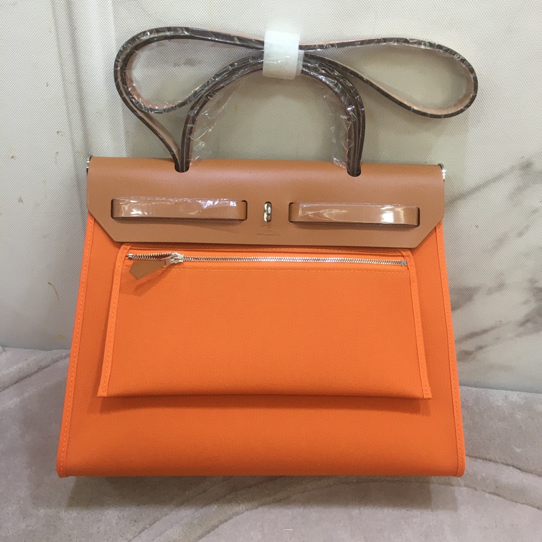 Hermès（爱马仕）Herbag 金棕色拼橙色 Box帆布 银扣 31cm