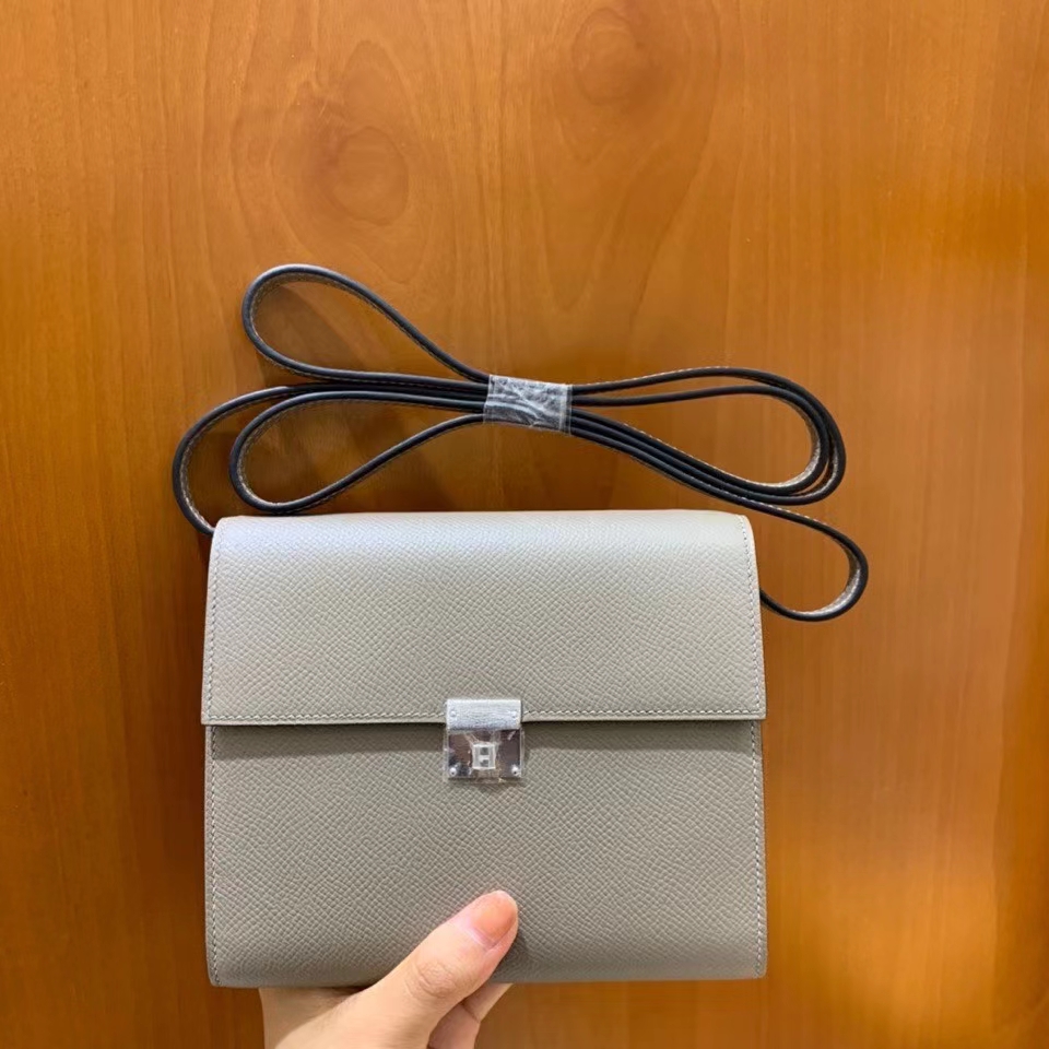 Hermès（爱马仕）clice 挎包 Epsom 沥青灰 银扣 16cm 现货