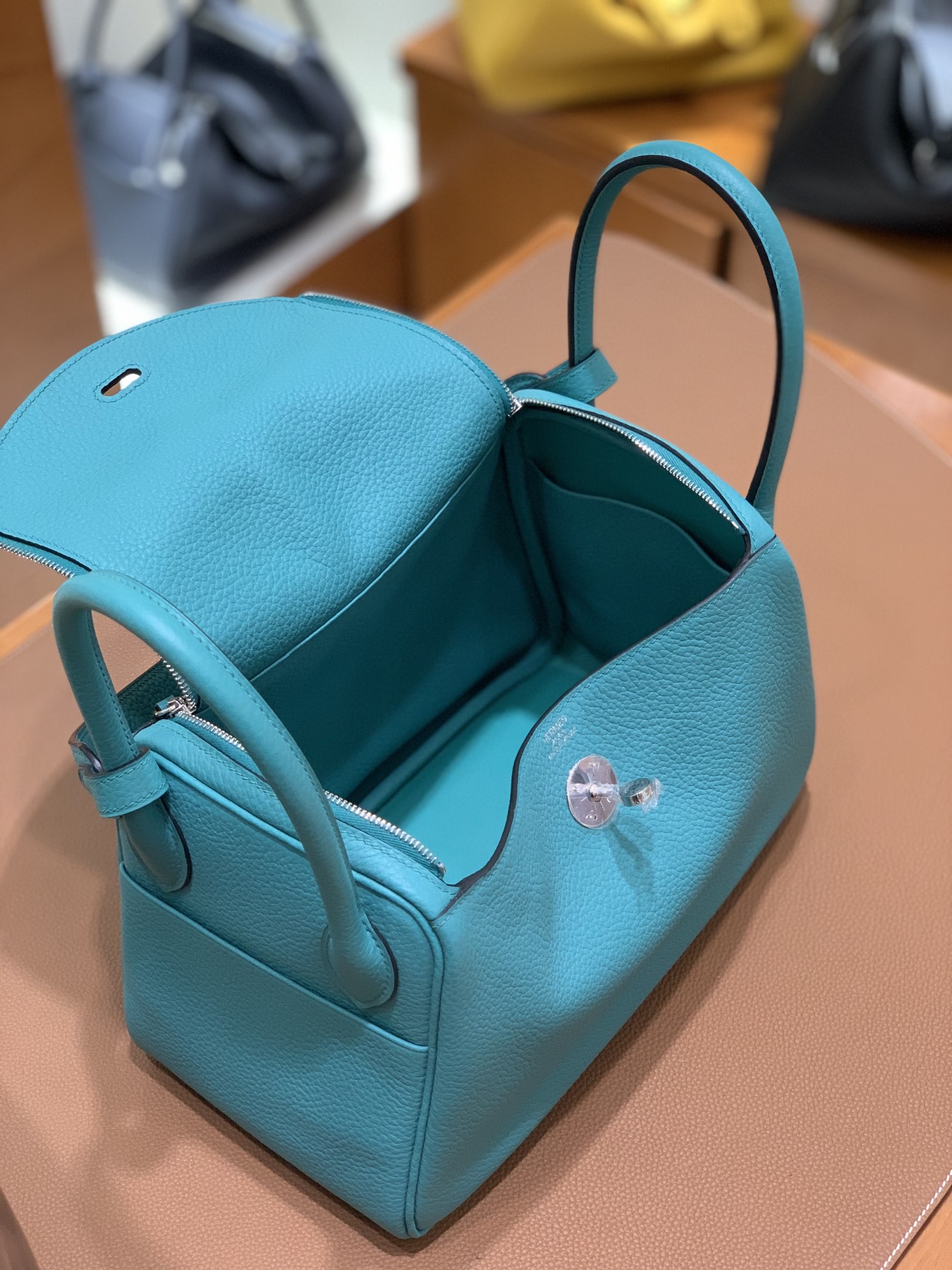 Hermès（爱马仕）Lindy 琳迪包 TC 维罗纳绿 银扣 26cm 现货