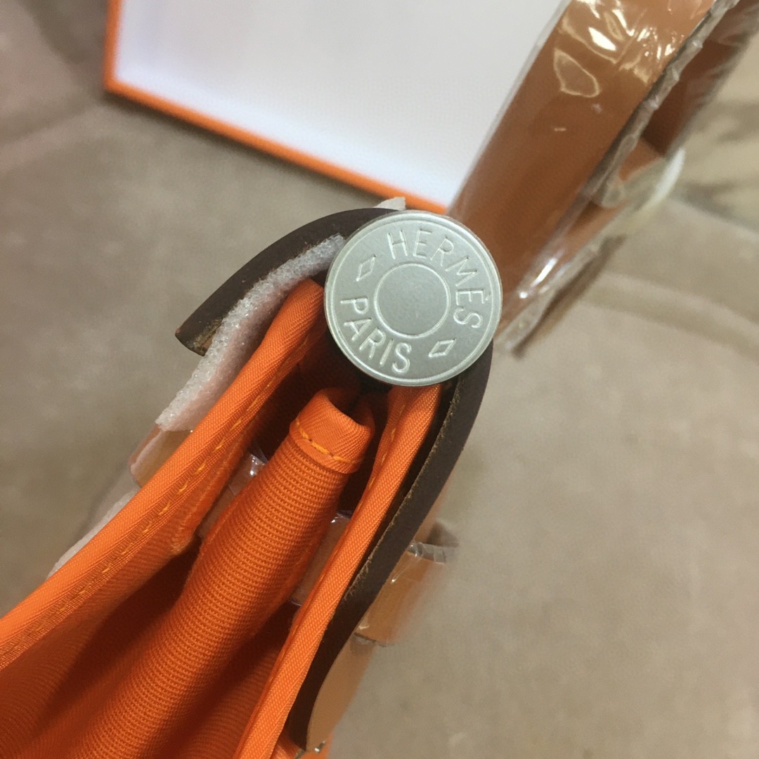 Hermès（爱马仕）Herbag 金棕色拼橙色 Box帆布 银扣 31cm