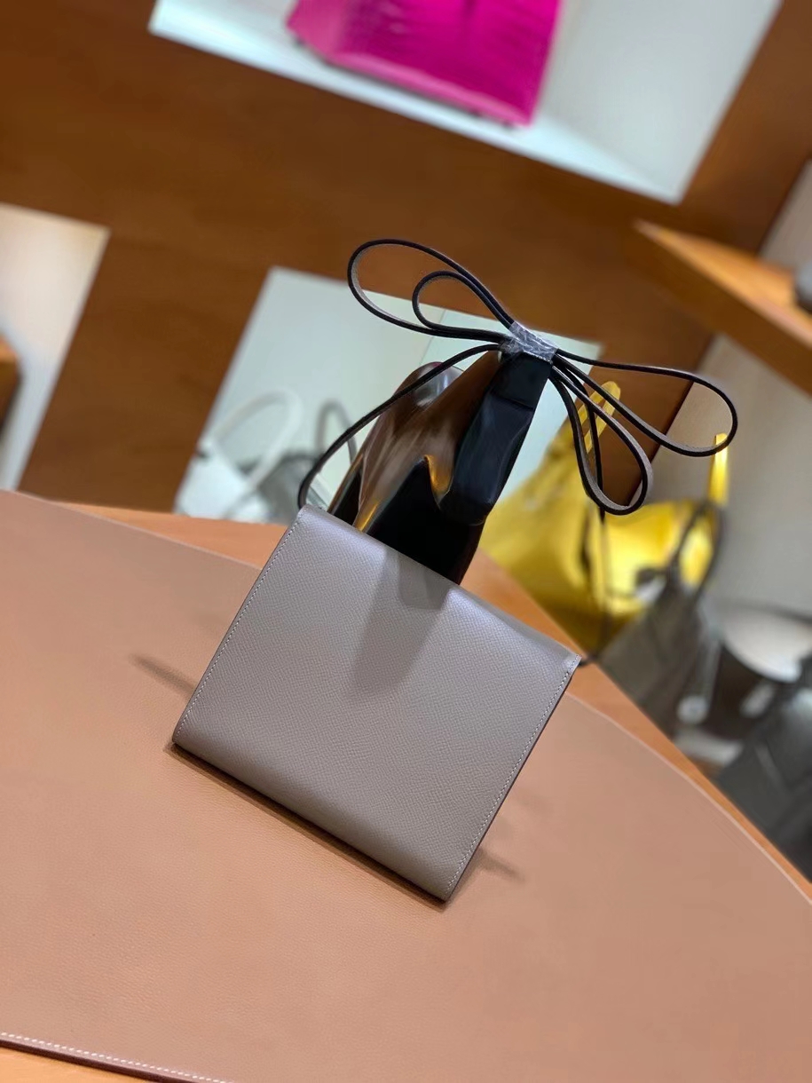 Hermès（爱马仕）clice 挎包 Epsom 沥青灰 金扣 16cm 现货