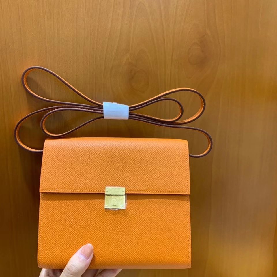 Hermès（爱马仕）clice 挎包 Epsom 橙色 金扣 16cm 现货