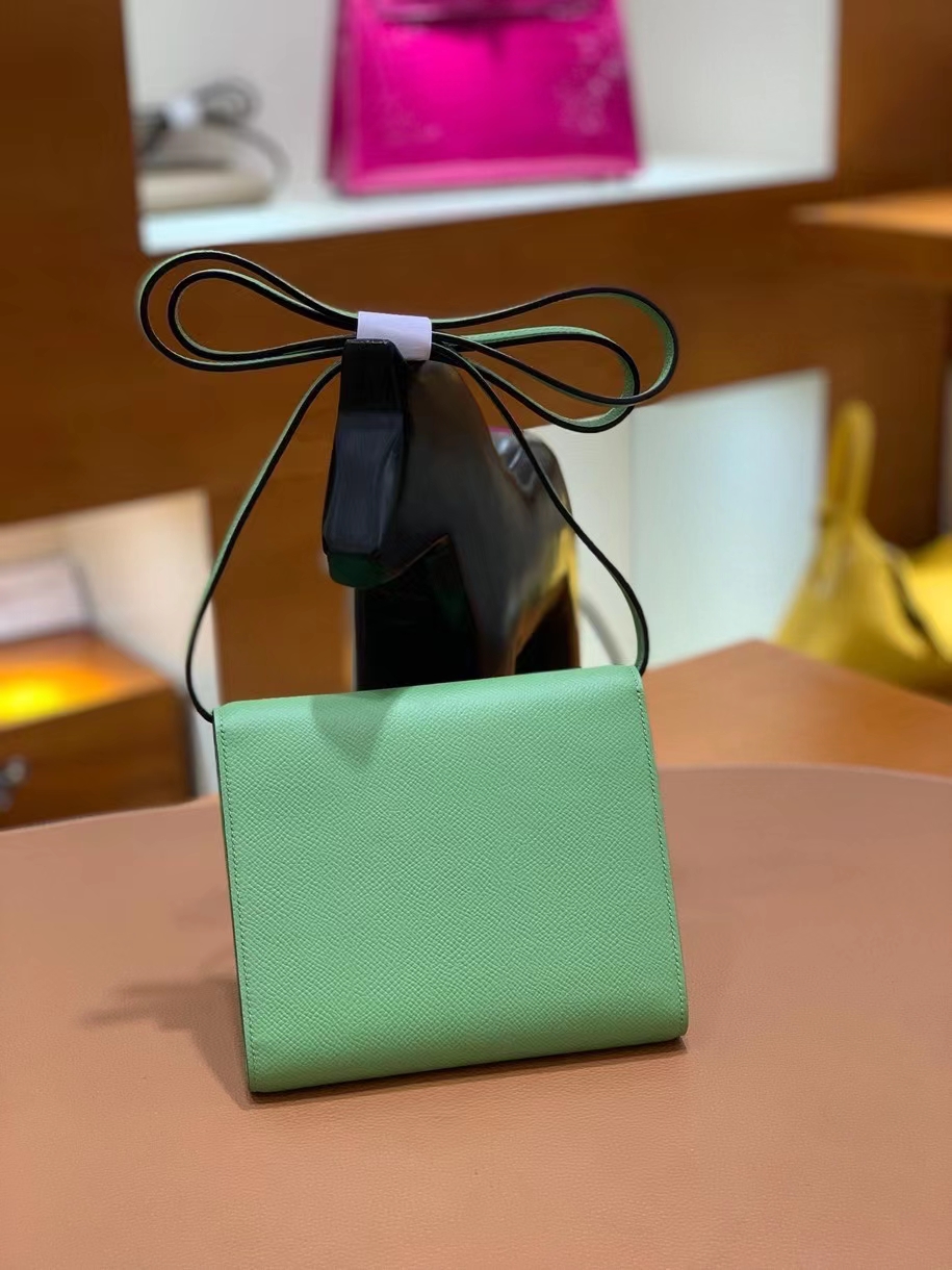 Hermès（爱马仕）clice 挎包 Epsom 牛油果绿 金扣 16cm 现货