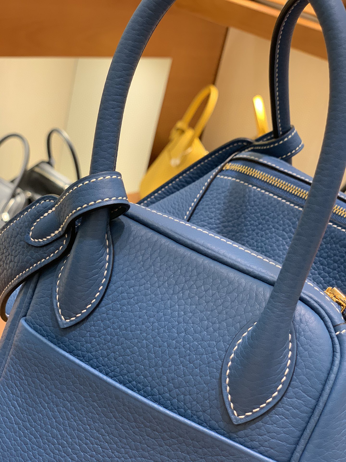 Hermès（爱马仕）Lindy 琳迪包 TC 牛仔蓝 金扣 26cm 现货