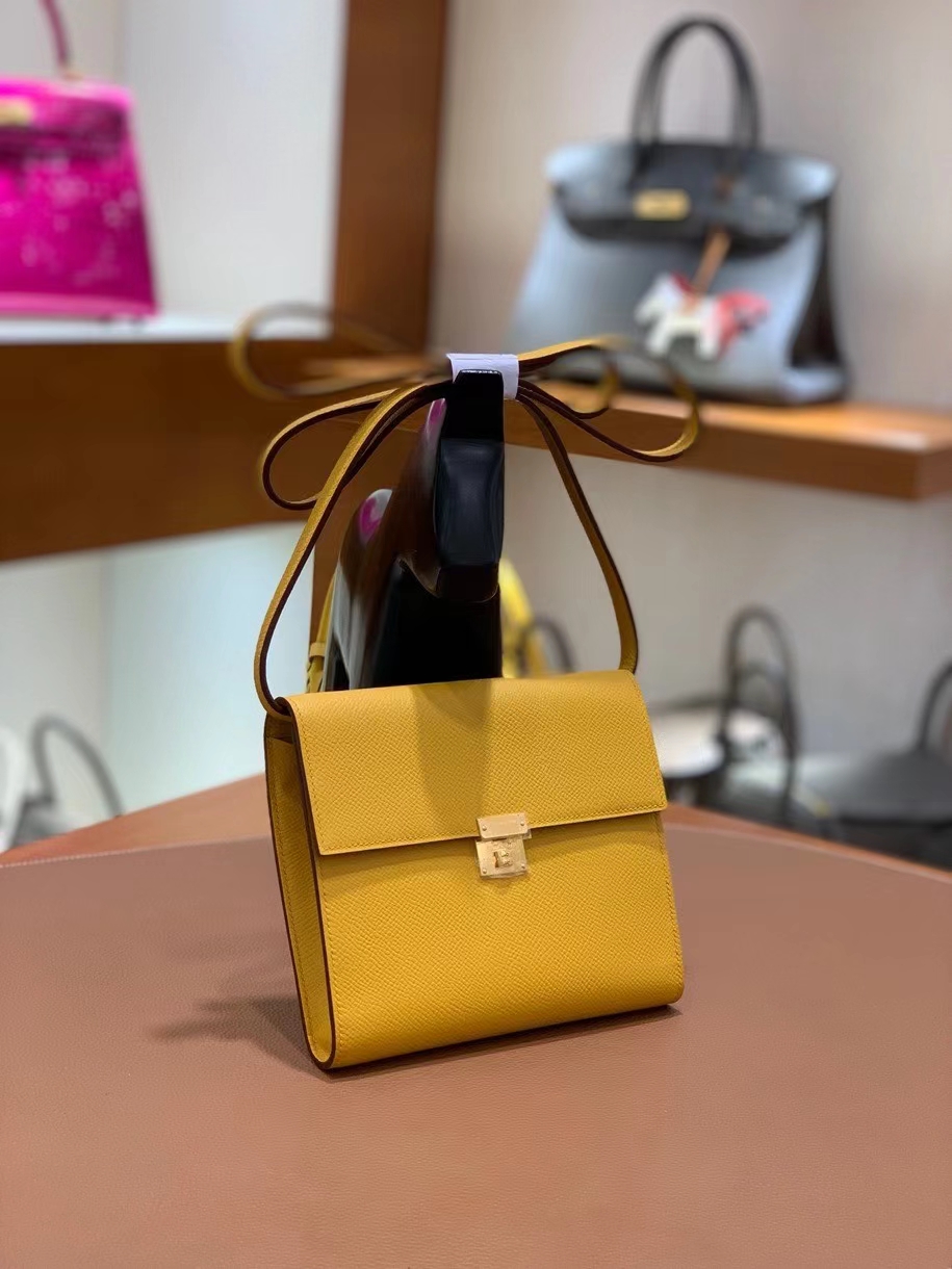 Hermès（爱马仕）clice 挎包 Epsom 琥珀黄 金扣 16cm 现货